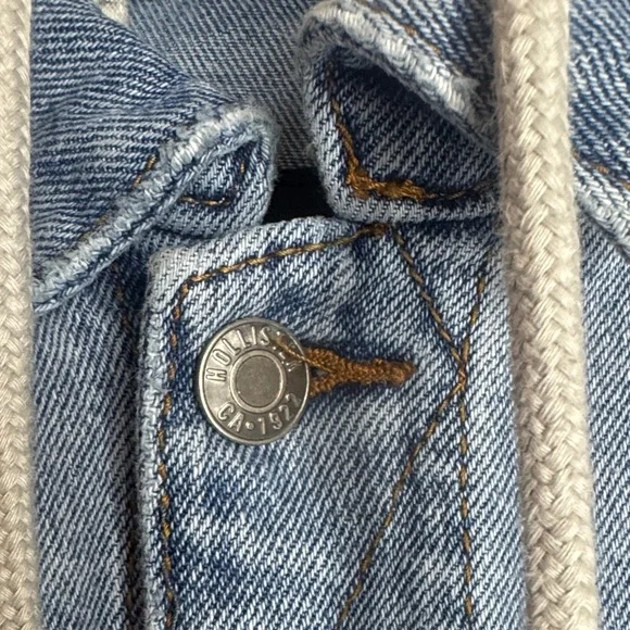 Hollister Blue Denim Jacket with Gray Sleeves - Picture 3 of 11